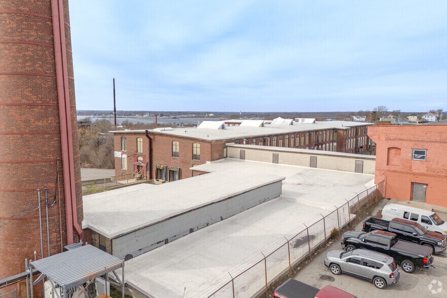 More Photos Of 113 Griffin St, Fall River Manufacturing For Lease