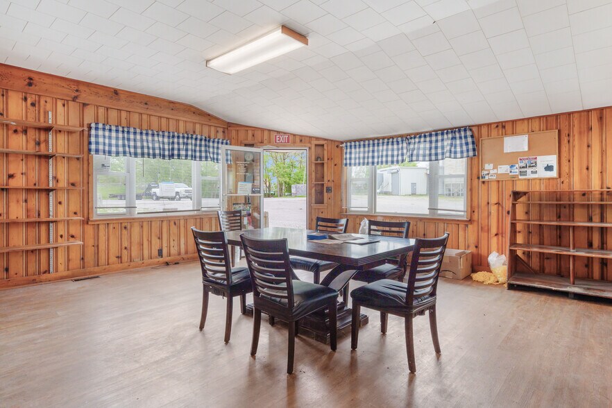 More Photos Of 10199 S Wayne Rd, Warren Showroom For Sale