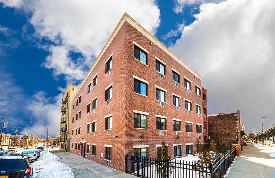 Primary Photo Of 700 Bartholdi, Bronx Apartments For Sale
