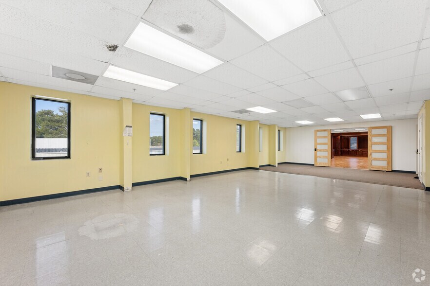 More Photos Of 1445 Cleveland Ave, East Point Showroom For Sale