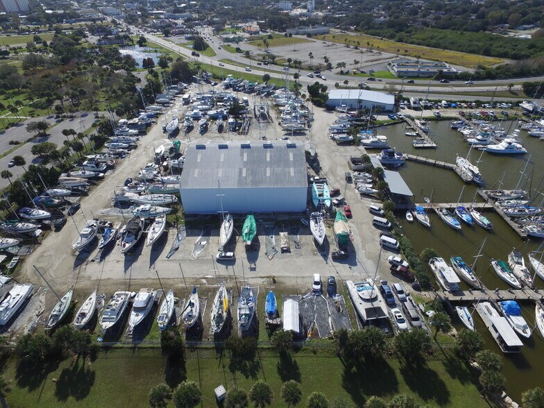 More Photos Of 419 N Washington Ave, Titusville Marina For Sale