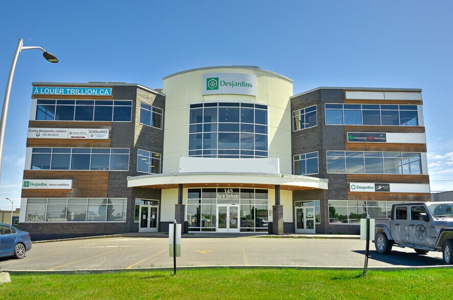 More Photos Of 145 Rue De Sherbrooke, Cowansville Office For Lease
