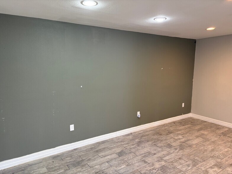 More Photos Of 2810 Hillcrest Dr, San Antonio Freestanding For Lease