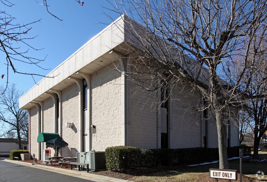 More Photos Of 508 S Lexington Ave, Burlington Office For Sale