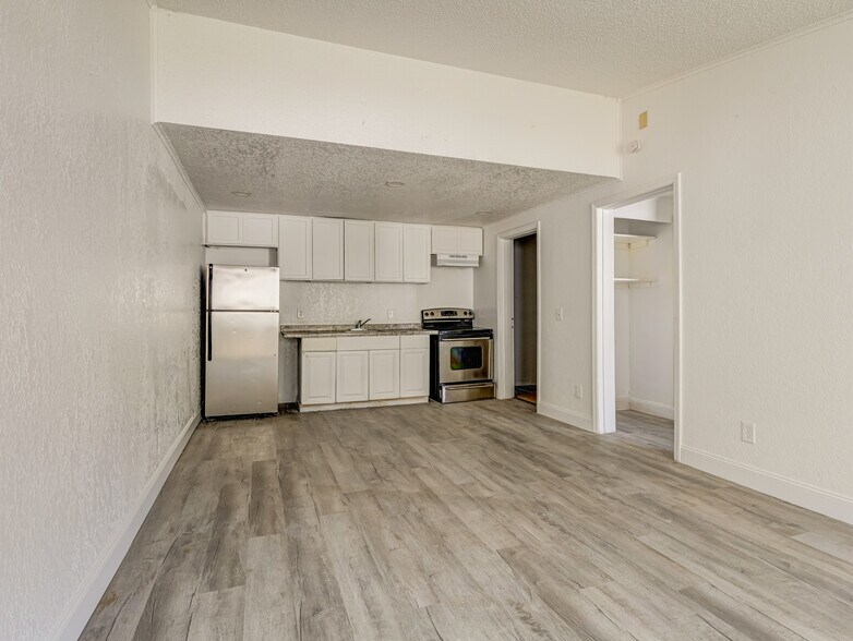 More Photos Of 4731-4769 N Pine Hls, Pine Hills Apartments For Sale