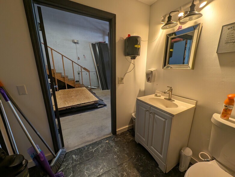 More Photos Of 861 SW Lakehurst Dr, Port Saint Lucie Distribution For Sale