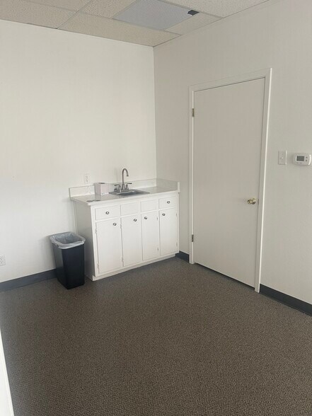 More Photos Of 312 E Illinois Ave, Midland Office For Lease