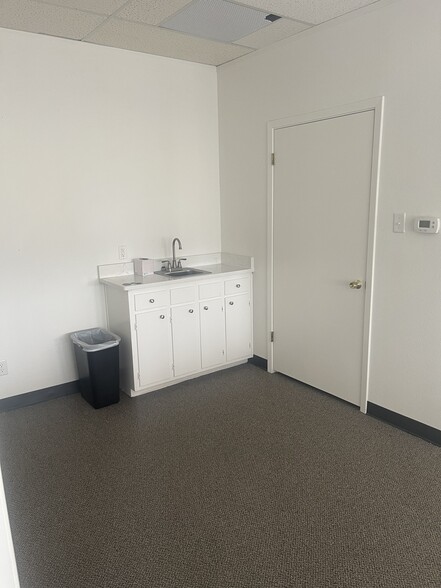 More Photos Of 312 E Illinois Ave, Midland Office For Lease