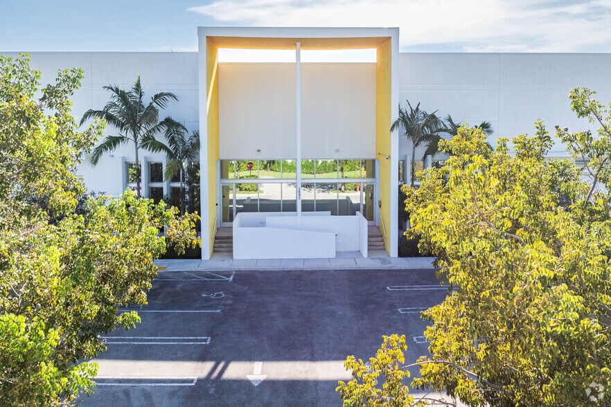 More Photos Of 1551 SE 36th Ave, Homestead Warehouse For Lease