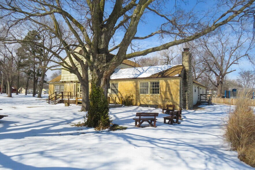 More Photos Of 1245 S Fabrique Dr, Wichita Flex For Sale