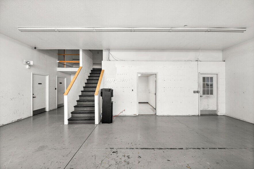 More Photos Of 4375 W Copper Hills Pky, West Jordan Warehouse For Lease