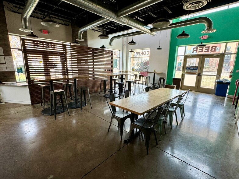 More Photos Of 529 E Howell Ave, Alexandria Restaurant For Lease