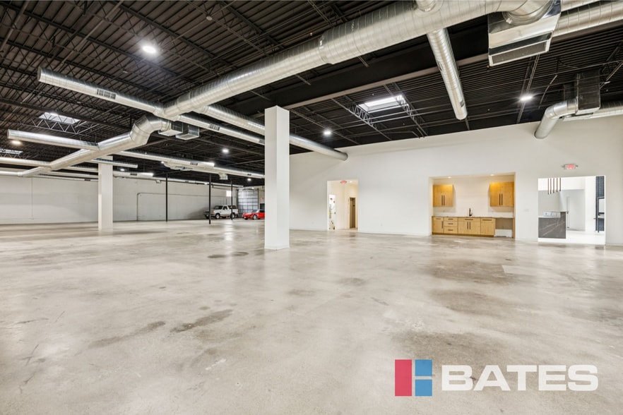 More Photos Of 131 Yorktown St, Dallas Showroom For Sale