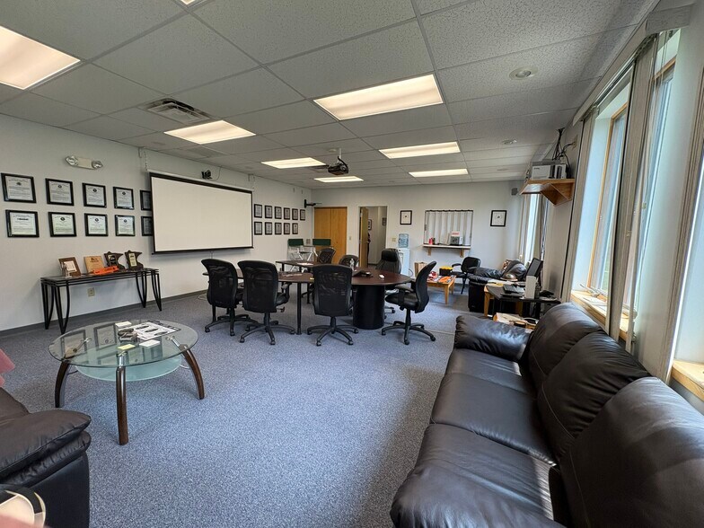 More Photos Of 1010 Kennedy Memorial Dr, Oakland Office For Sale