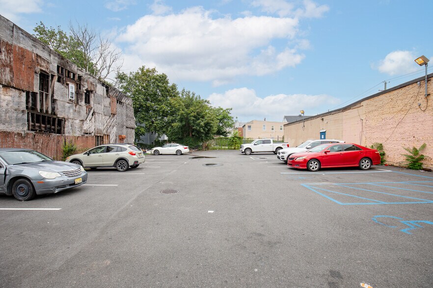 More Photos Of 297 16th Ave, Newark Land For Sale