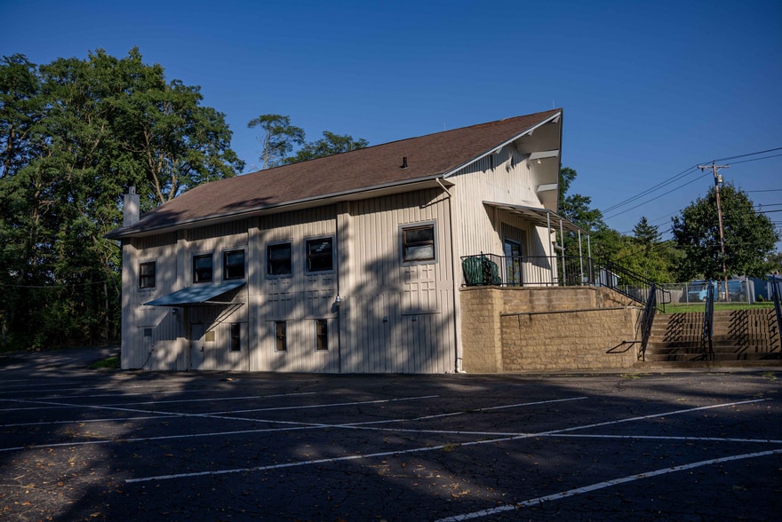 More Photos Of 157 Wadsworth Rd, Wadsworth Religious Facility For Lease