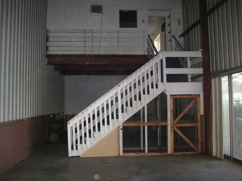 More Photos Of 99-899 Iwaena St, Aiea Warehouse For Lease