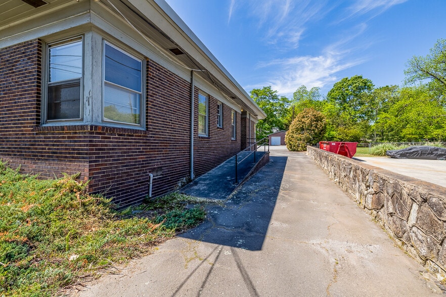 More Photos Of 201 S Weston St, Fountain Inn Medical For Sale