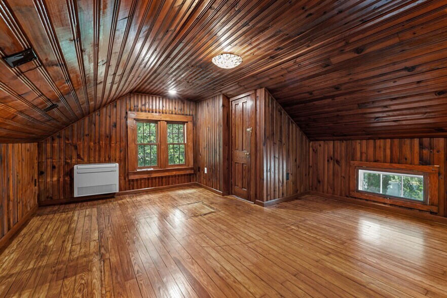 More Photos Of 202 W Main St, Sanford Office Residential For Lease