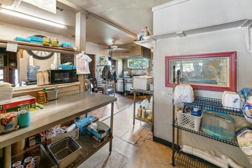 More Photos Of 4118 Augusta Rd, Savannah Freestanding For Sale