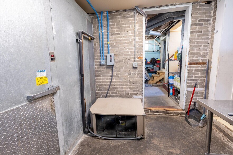 More Photos Of 507 W Wisconsin St, Sparta Flex For Sale