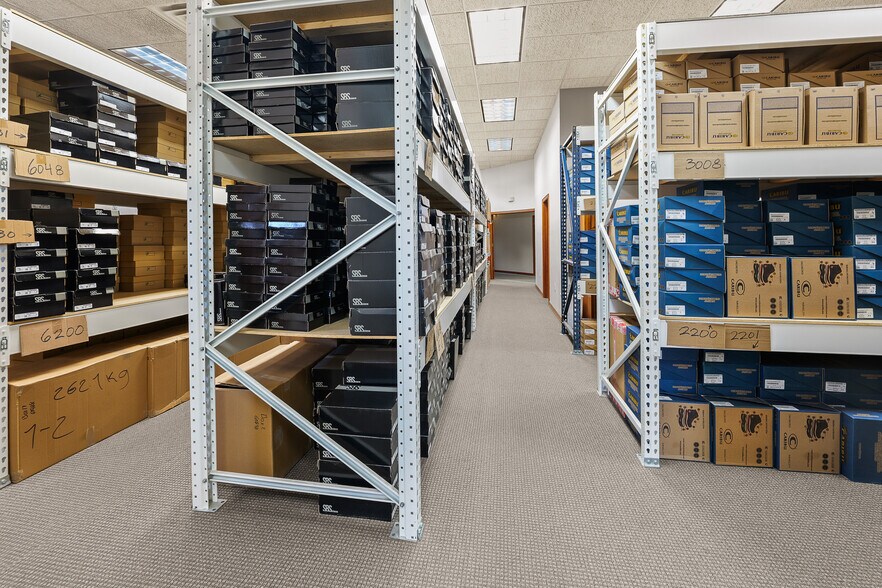 More Photos Of 1828 Park Ave, New Holstein Light Distribution For Sale