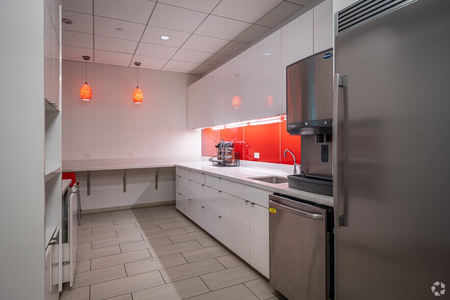 More Photos Of 10603 W Sam Houston Pky N, Houston Unknown For Lease