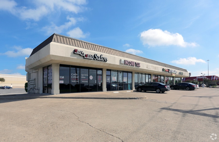 More Photos Of 2029 Town East Blvd, Mesquite General Retail For Lease
