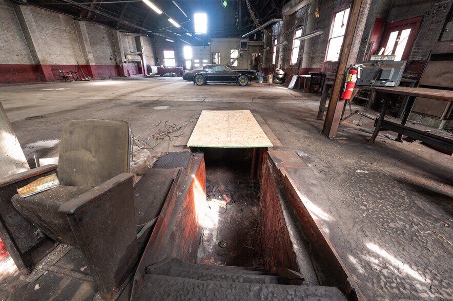 More Photos Of 15-17 Meade Ave, Pittsburgh Auto Repair For Sale