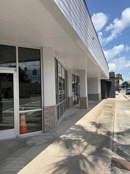 More Photos Of 1814 Edgewater Dr, Orlando Storefront For Lease