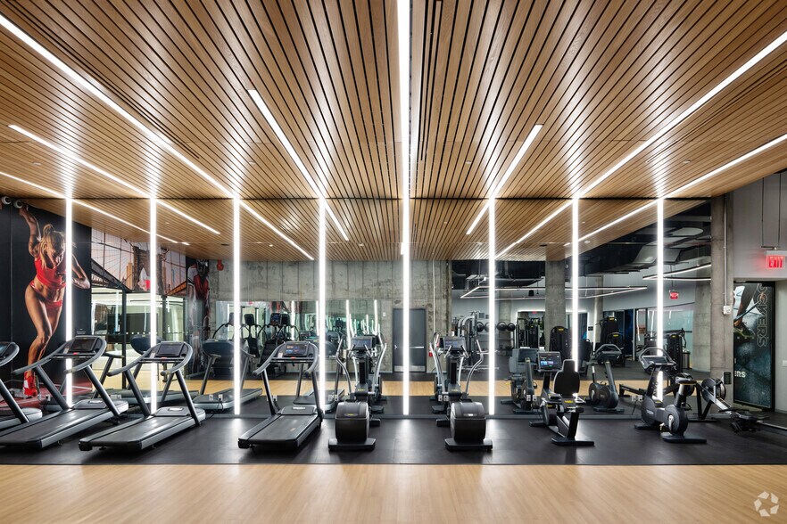 More Photos Of 25 Kent Ave, Brooklyn Office For Sale