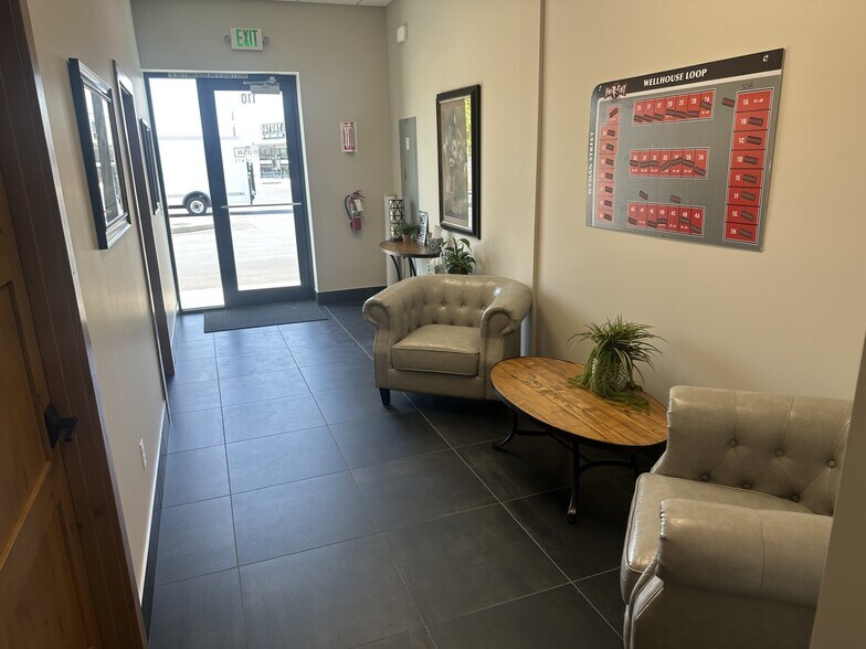 More Photos Of 5204 W Okanogan Ave, Kennewick Light Distribution For Lease