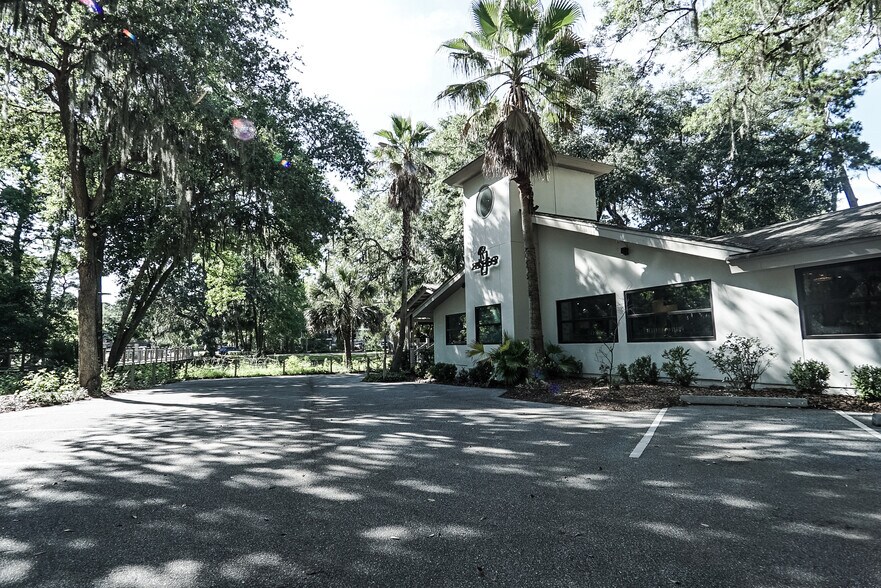 More Photos Of 8 Executive Park Rd, Hilton Head Island Restaurant For Sale
