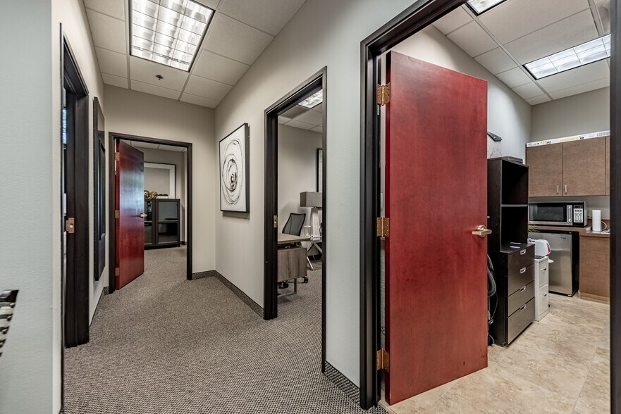 More Photos Of 8707 E Vista Bonita Dr, Scottsdale Office For Lease