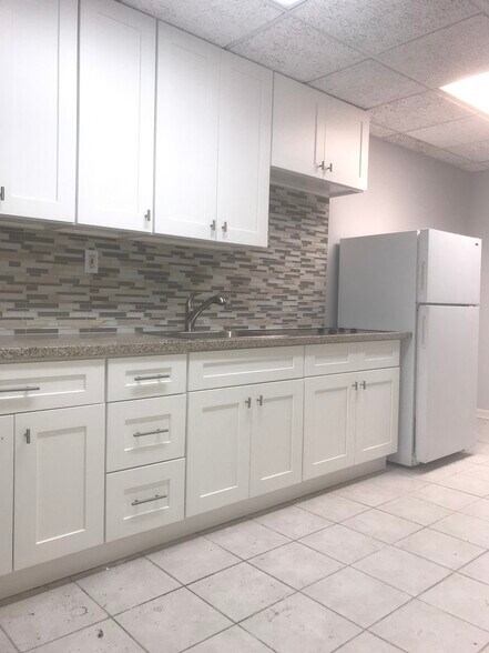 More Photos Of 2306 West St, Union City Auto Repair For Lease