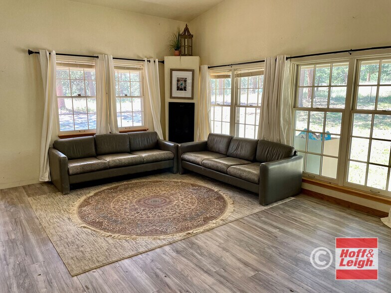 More Photos Of 245 Perry Park Ave, Larkspur Office For Sale