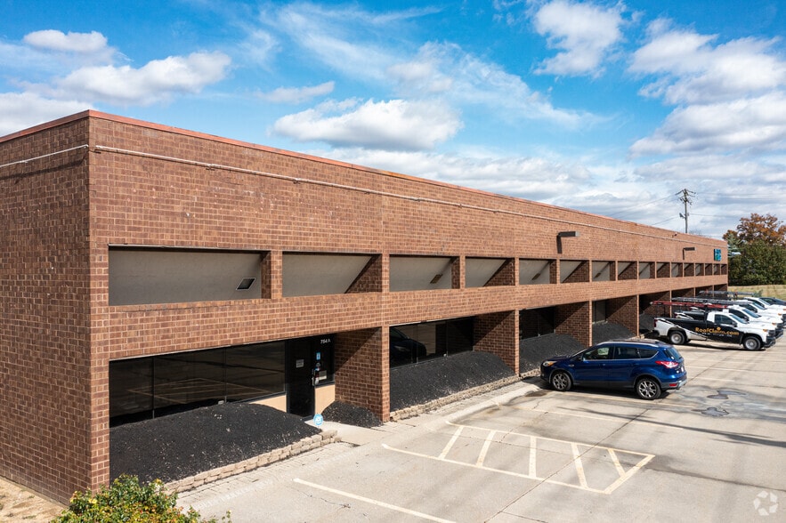 More Photos Of 754 Cincinnati Batavia Pike, Cincinnati Flex For Sale