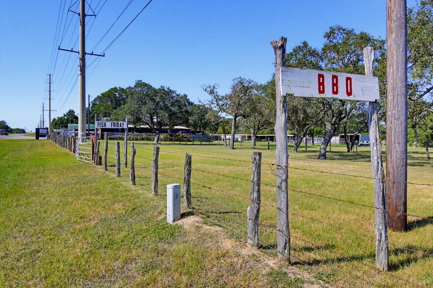 More Photos Of 6348 FM 1117, Seguin Storefront Retail Office For Sale