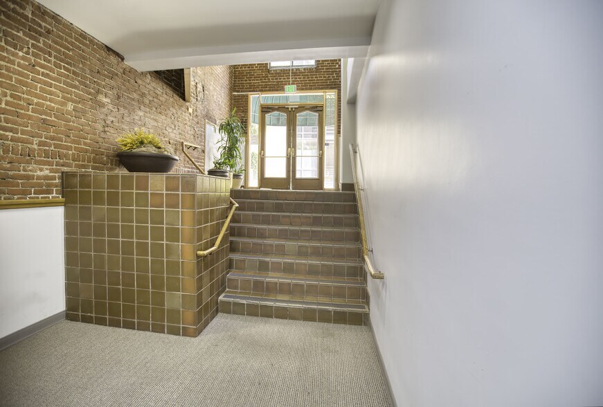 More Photos Of 911 E Colorado Blvd, Pasadena Office For Sale