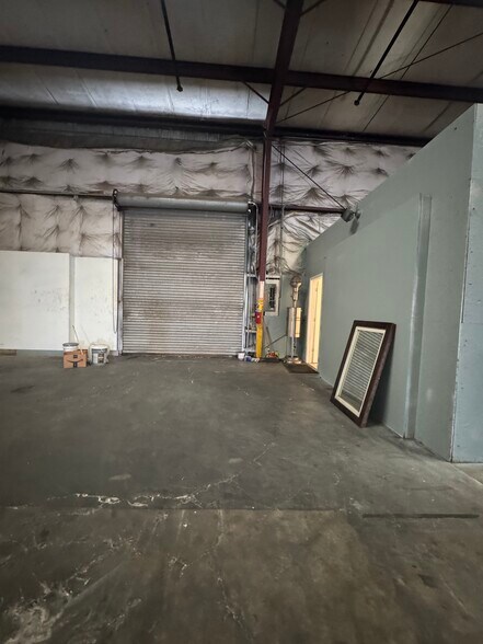 More Photos Of 11435 Rocket Blvd, Orlando Warehouse For Lease