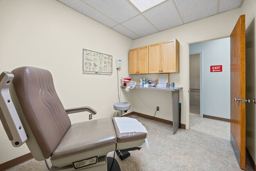 More Photos Of 61E Monroe Ave, Pittsford Medical For Sale