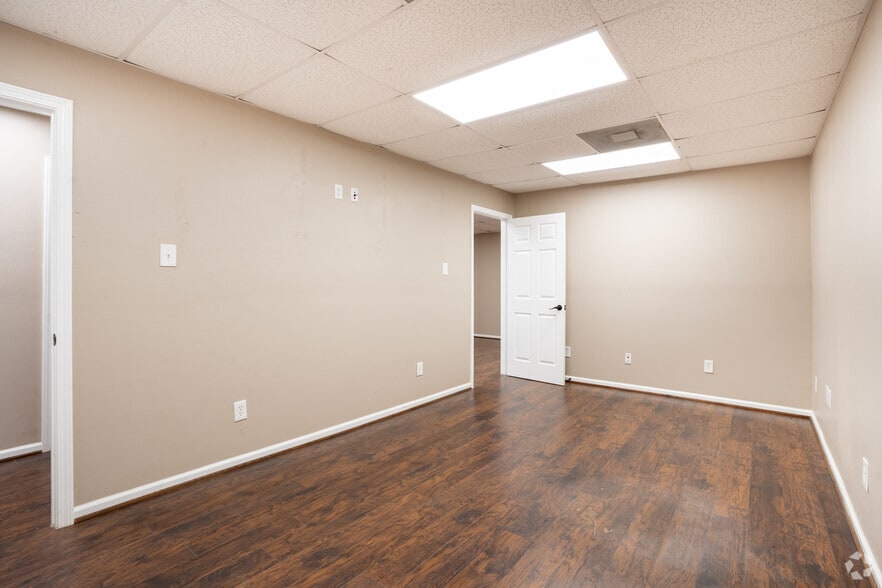 More Photos Of 1646 Blaisdale Rd, Richmond Warehouse For Lease