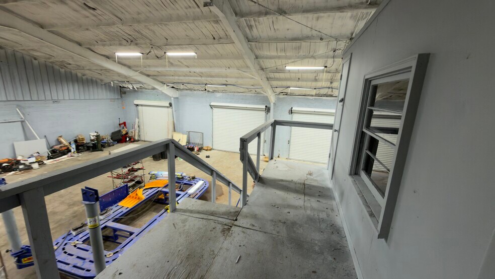More Photos Of 2800 Delano St, Pensacola Warehouse For Lease