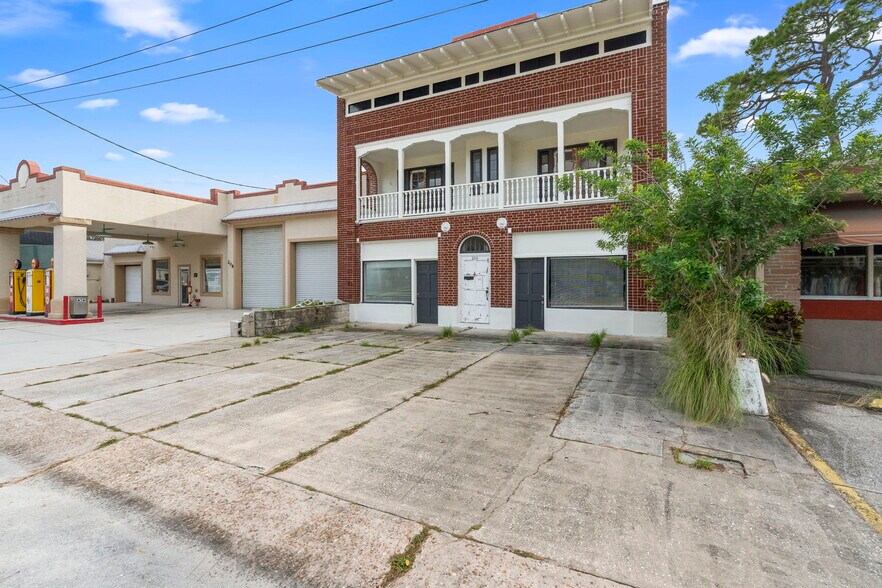 More Photos Of 204 Magnolia St, New Smyrna Beach Restaurant For Sale