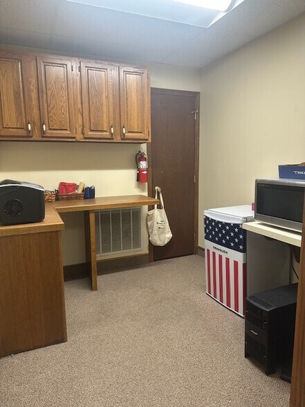 More Photos Of 118 W Locust St, Independence Office For Sale