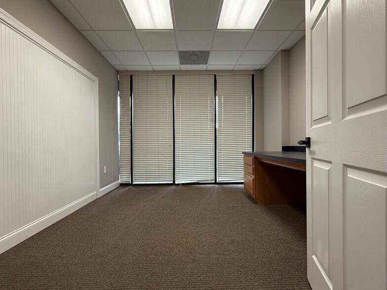 More Photos Of 4913 Summer Oak Dr, Buford Light Manufacturing For Lease