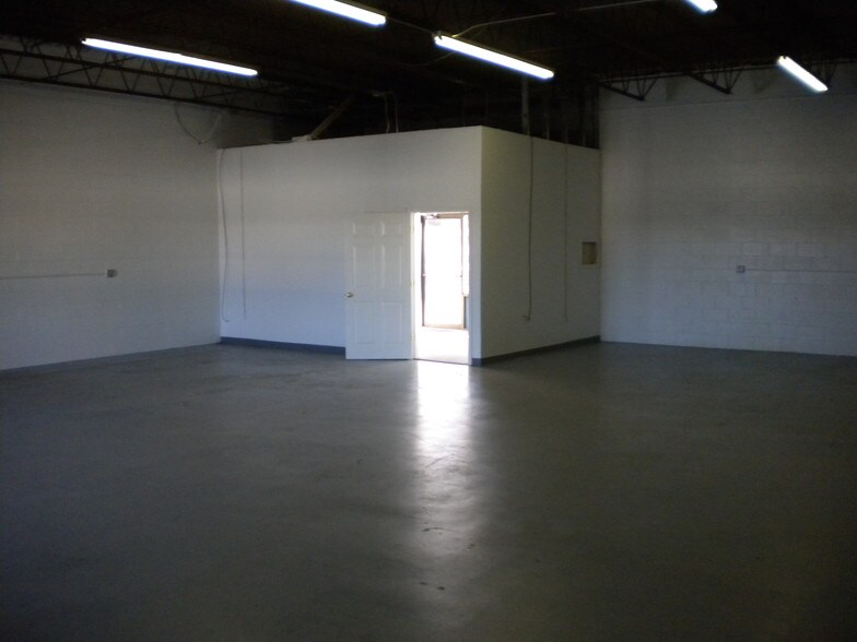 More Photos Of 5 Industrial Dr, Ellington Warehouse For Lease