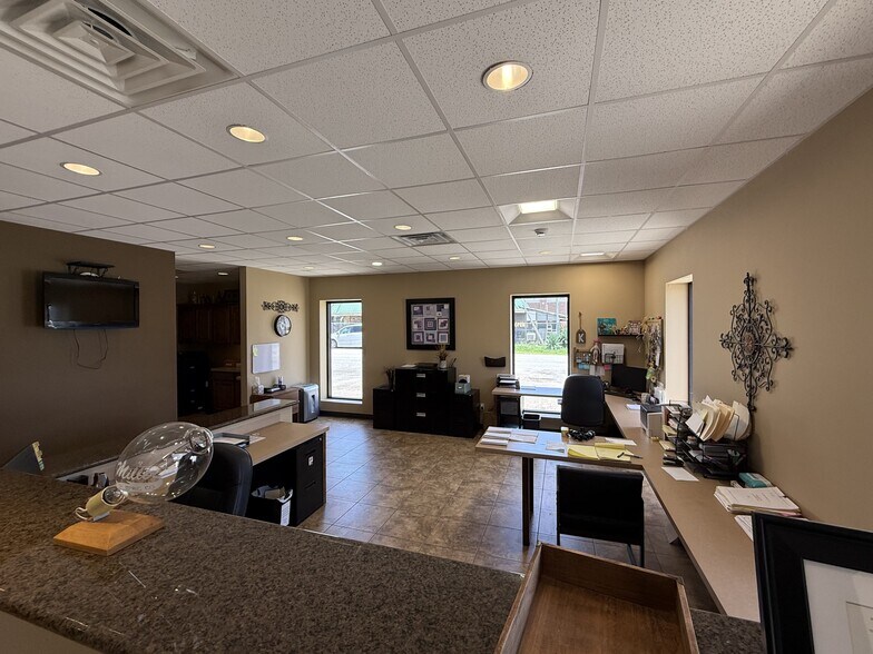 More Photos Of 1504 Nederland Ave, Nederland Storefront Retail Office For Sale