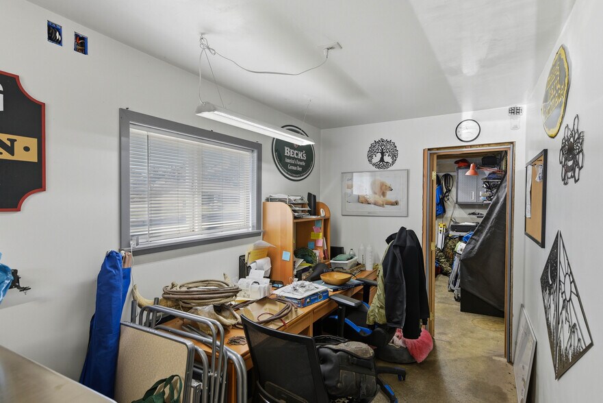 More Photos Of 55374 Rosa Rd, Bandon Manufacturing For Sale
