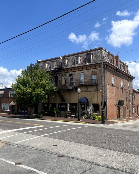 More Photos Of 900 N 2nd St, Saint Charles Storefront Retail Residential For Sale